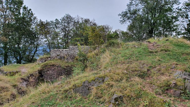 Ruiny zamku Rogowiec, Góry Suche